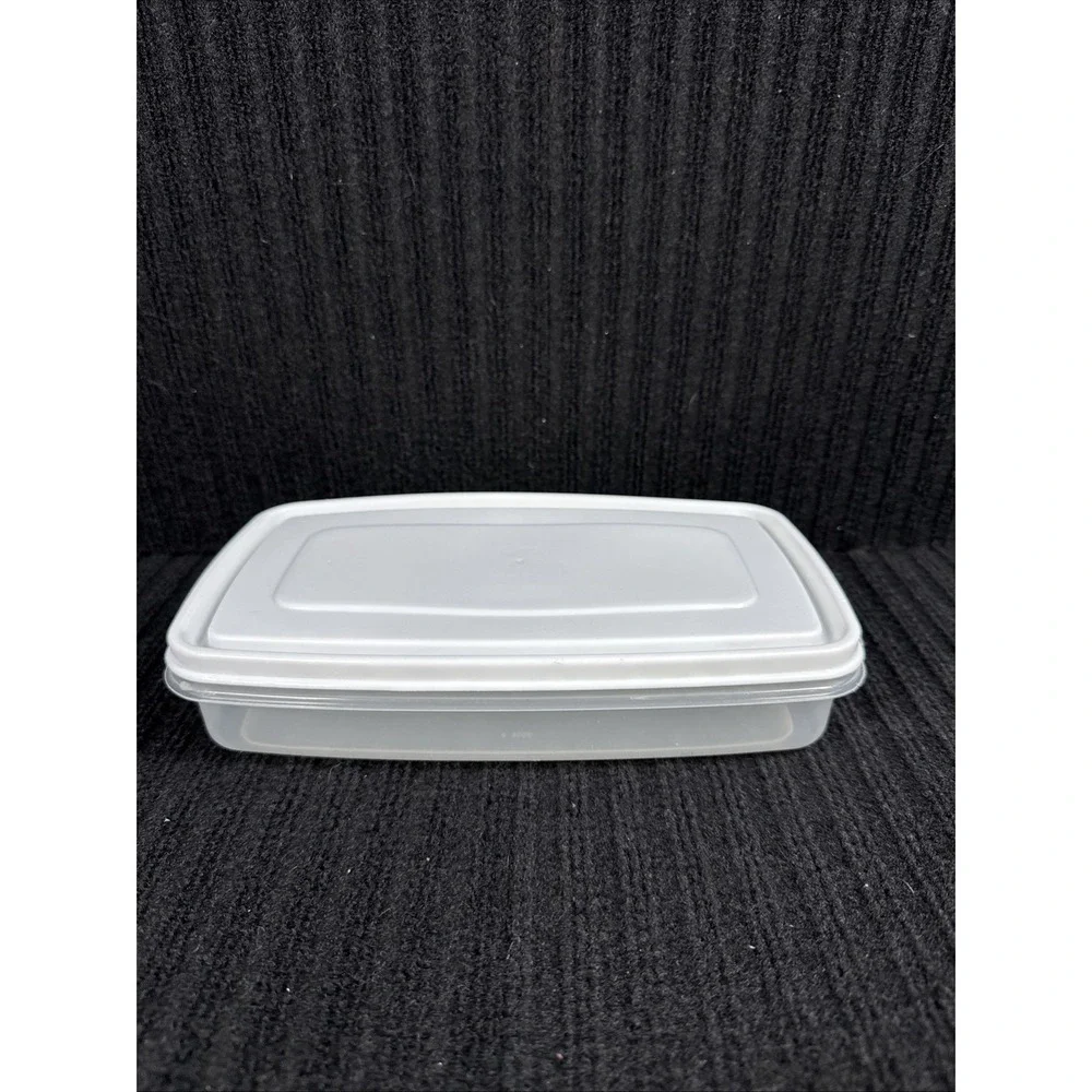 Rubbermaid Servin Saver Storage Container # 5 4‎ Cup White Lid Rectangle USA